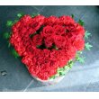 東京都渋谷区にしむらフローリストの花　赤いハートのアレンジメント