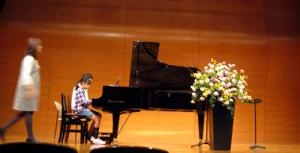 けやきホールで28人のピアノ発表会｜「にしむらフローリスト」　（東京都渋谷区の花キューピット加盟店 花屋）のブログ