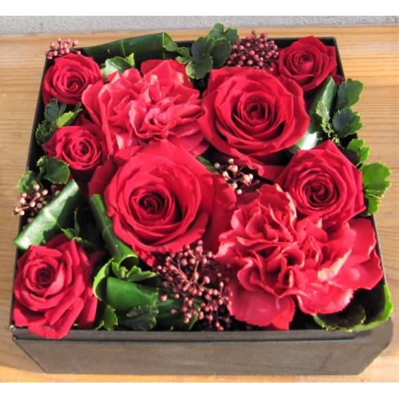 赤い花のボックスアレンジメント